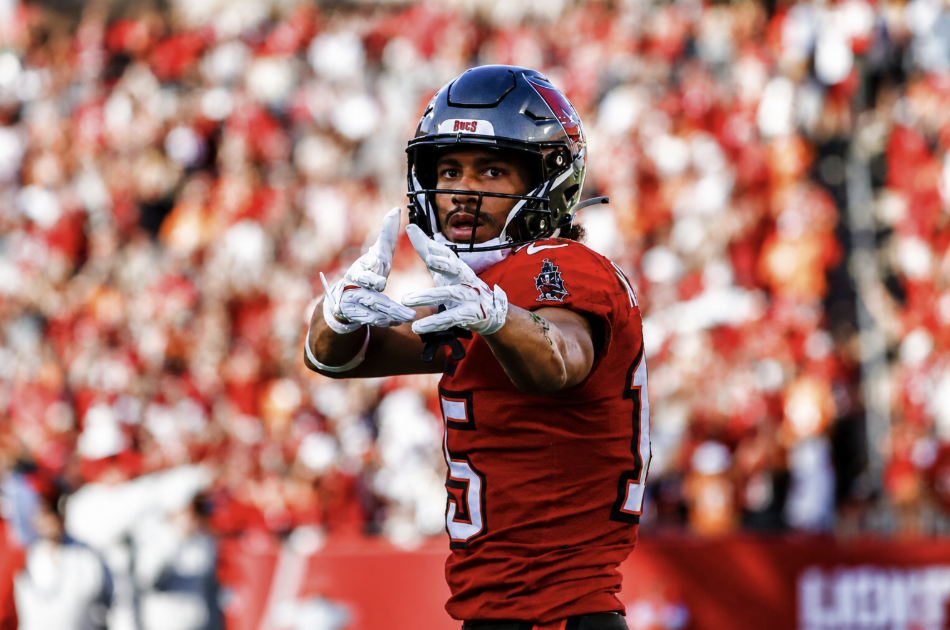 Jalen McMillan catches a pass for Tampa Bay during a football game