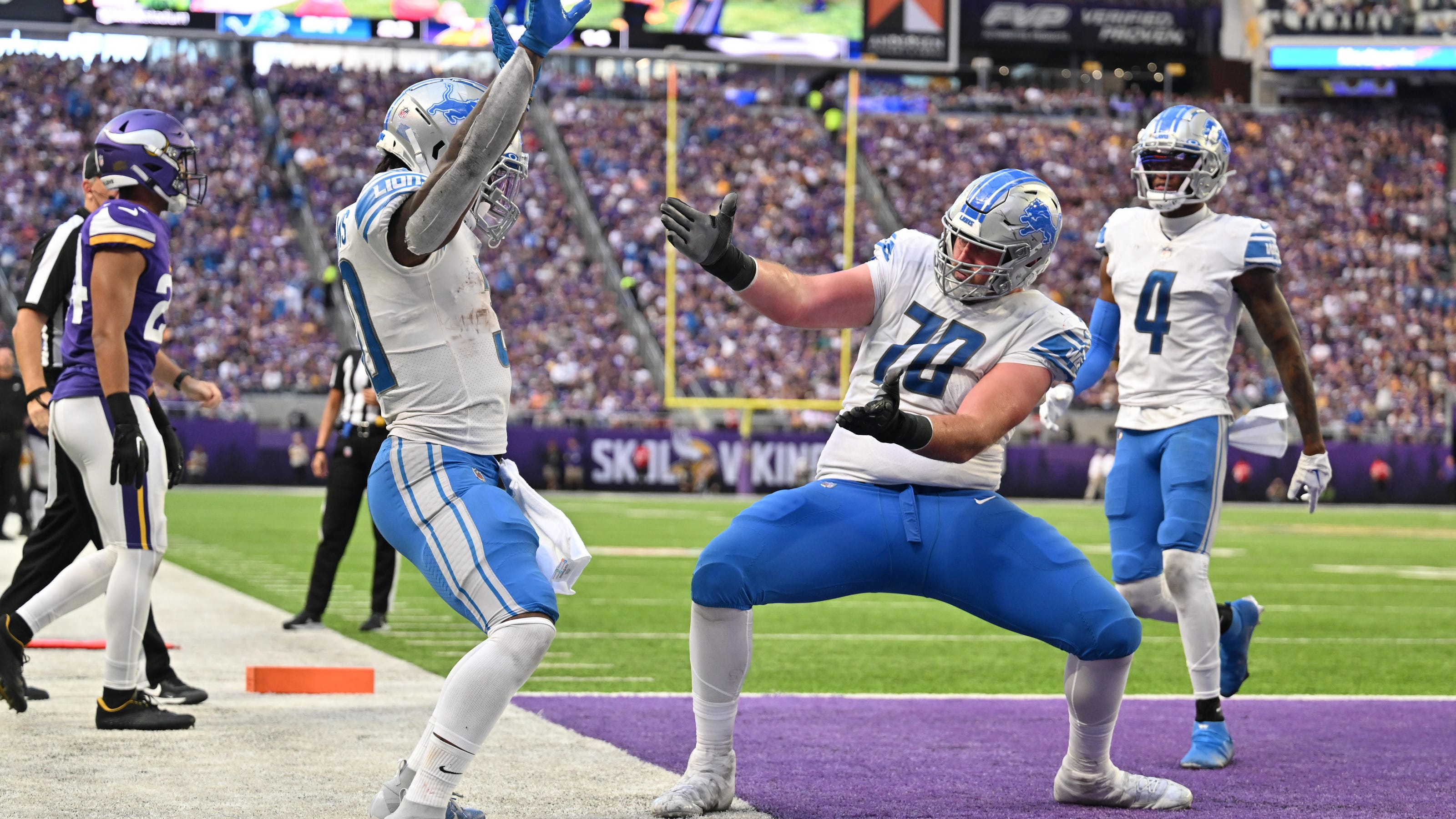 Heavy offensive personnel aligned for a short-yardage fourth down