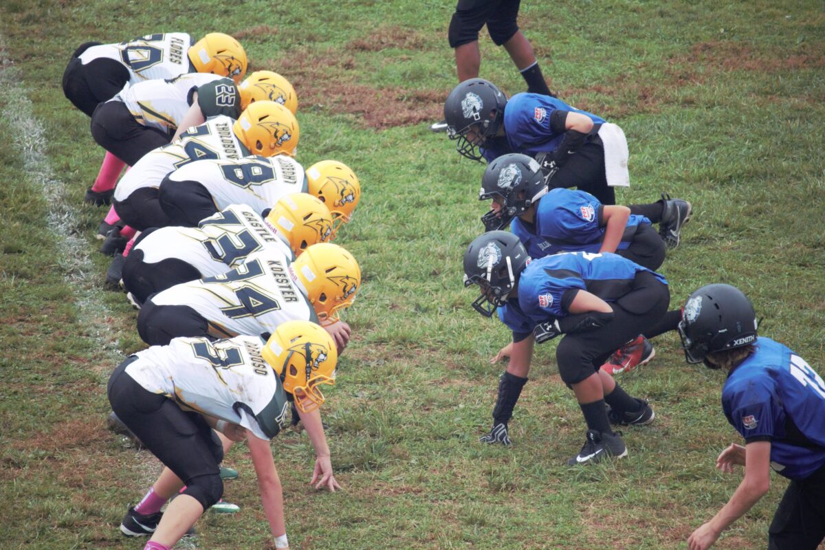Defensive tackle absorbing a double team from two offensive linemen