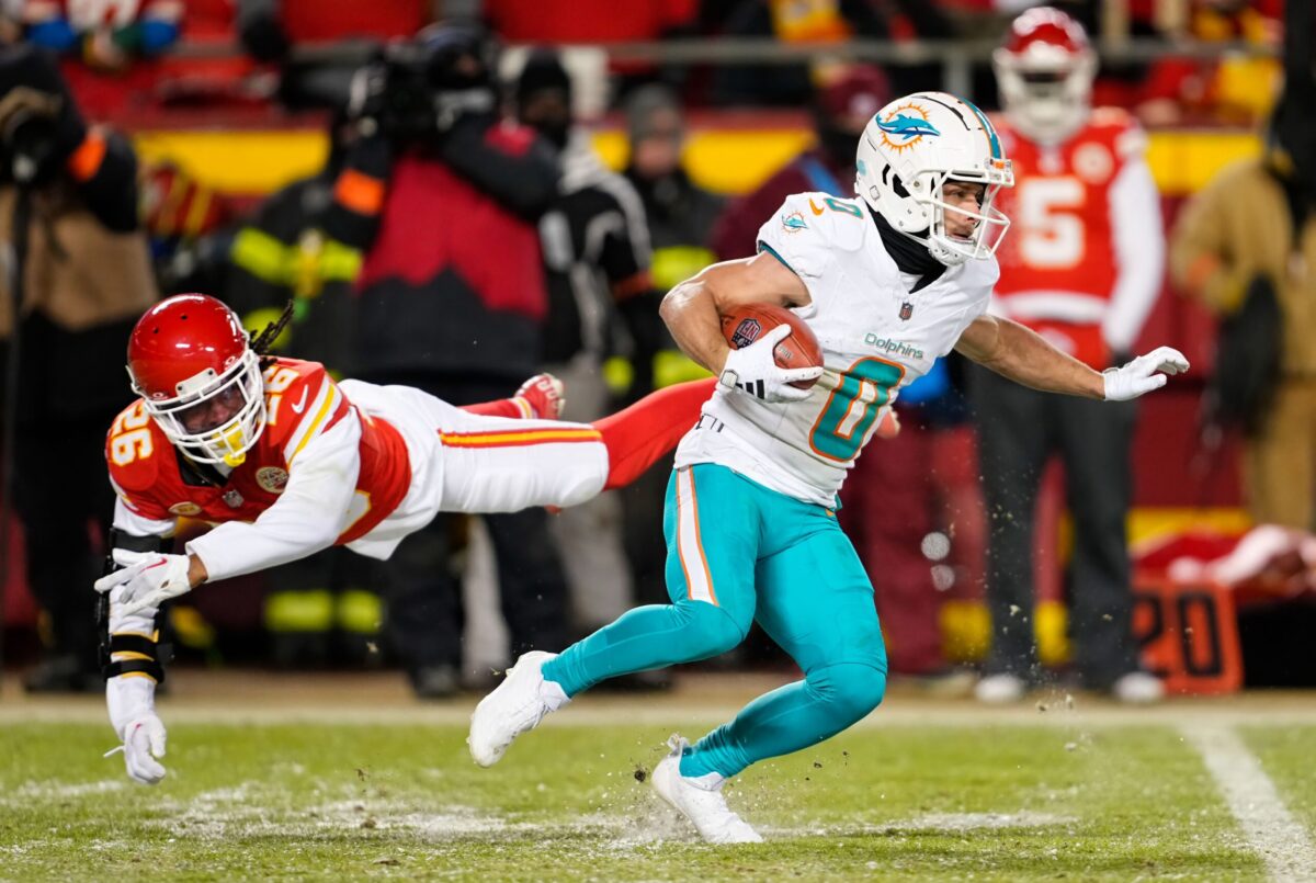 Kick returner accelerating through a developing return lane