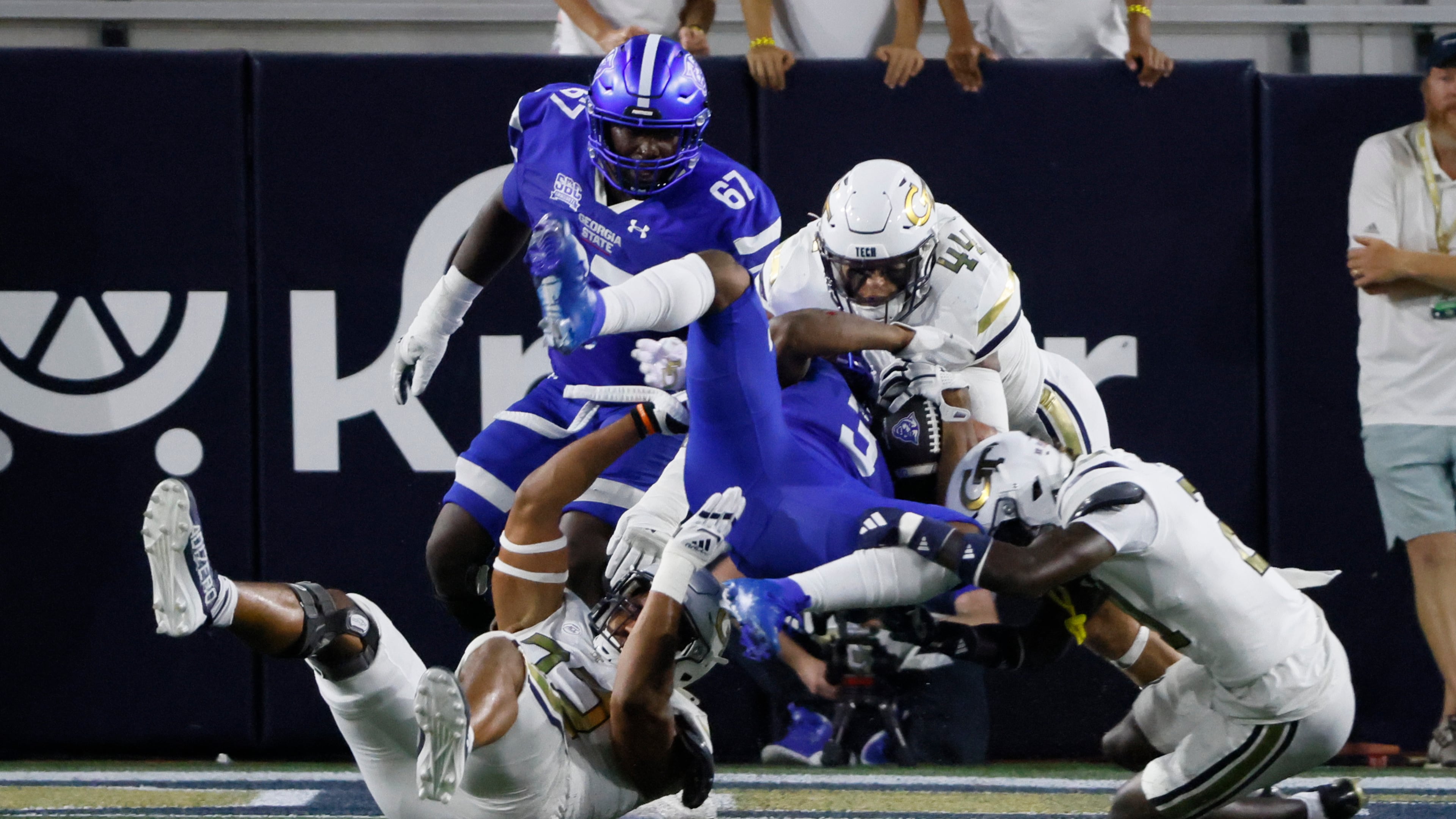 Linebacker and safety disguising their RPO responsibilities